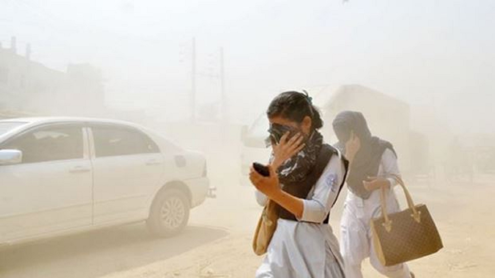 সাতসকালে বায়ুদূষণে বিশ্বচ্যাম্পিয়ন ঢাকা